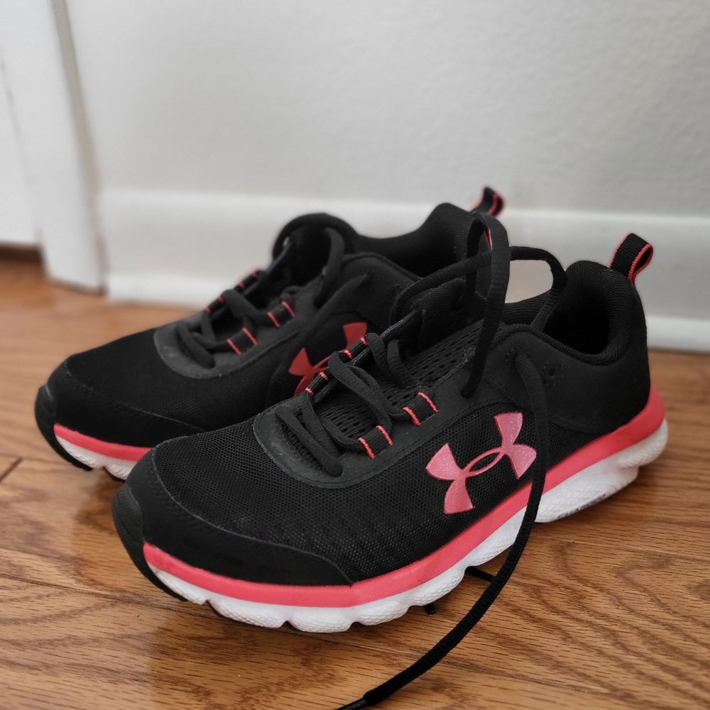 Under Armour Charged Assert